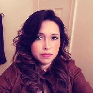 Meet your Posher, Claudia